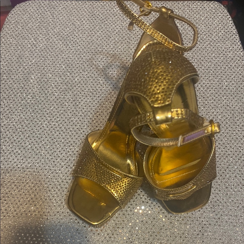 Elegant Gold Women's Heels - Picture 1 of 6